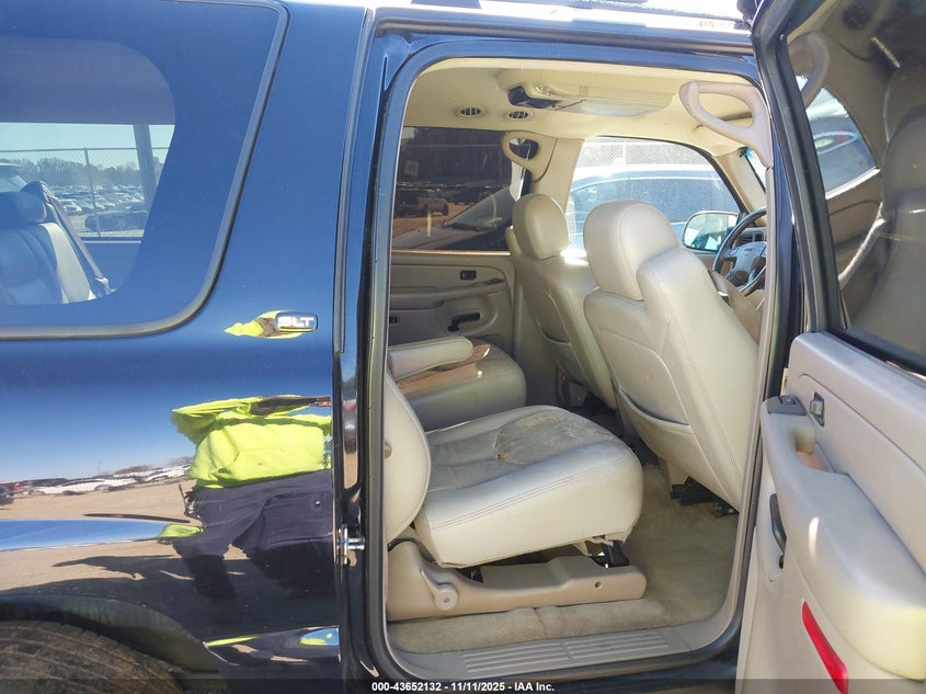 3GKEC16Z35G211239 2005 GMC YUKON photo no. 8