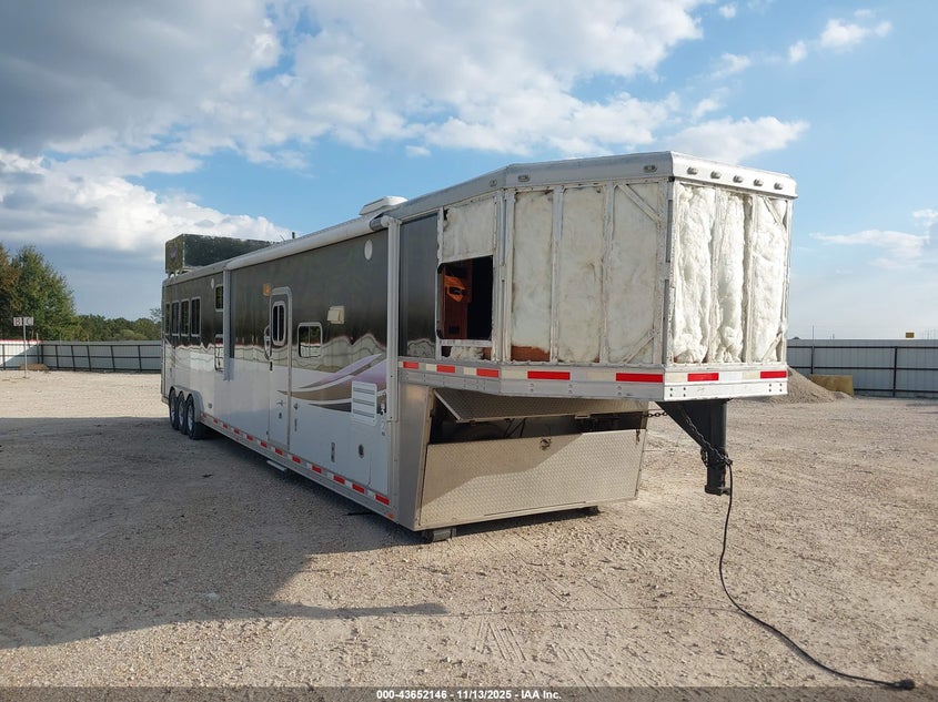 2010 LAKOTA 48FT GOOSE NECK WITH SLEEPER auction photo 1