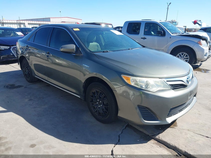TOYOTA CAMRY HYBRID LE