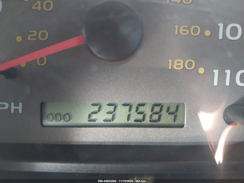 2003 Toyota Sequoia Sr5 V8 VIN: 5TDZT34A83S191770 Lot: 43652260