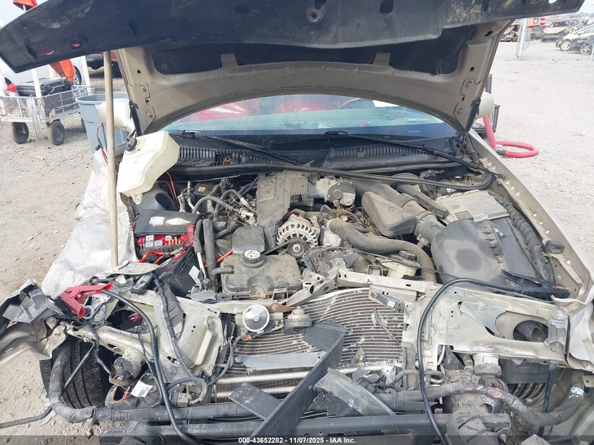 2007 Lincoln Town Car Signature Limited VIN: 1LNHM82VX7Y615709 Lot: 43652282