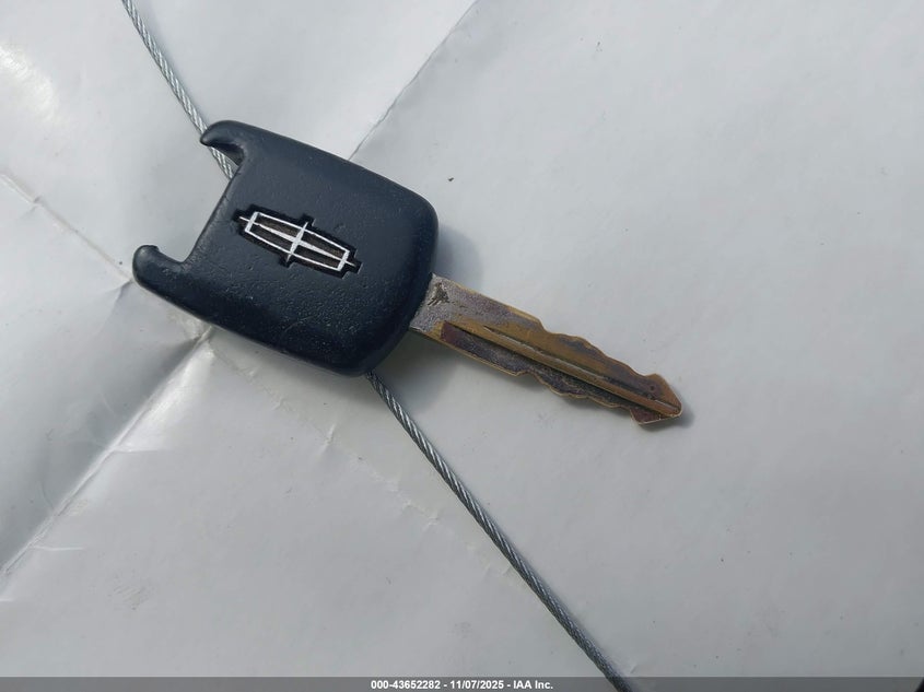 2007 Lincoln Town Car Signature Limited VIN: 1LNHM82VX7Y615709 Lot: 43652282