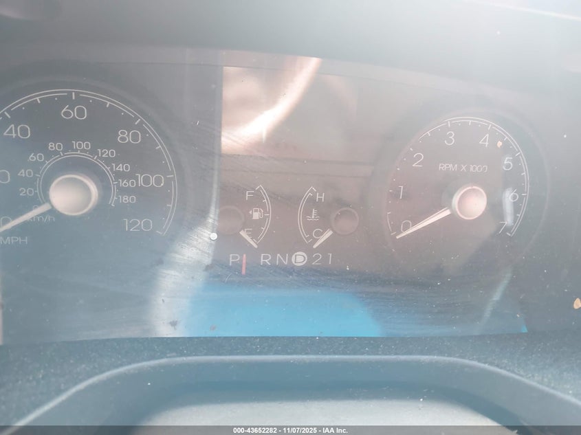 2007 Lincoln Town Car Signature Limited VIN: 1LNHM82VX7Y615709 Lot: 43652282