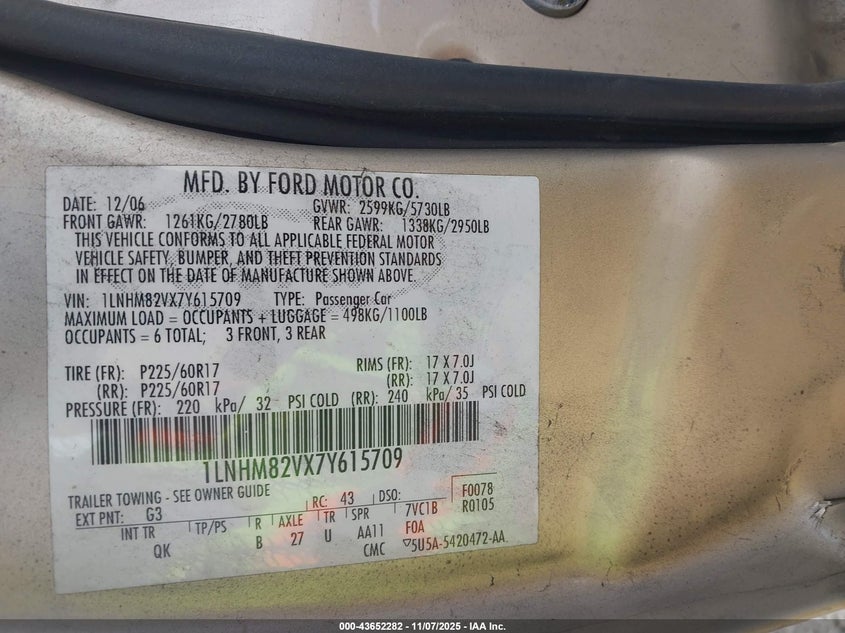 2007 Lincoln Town Car Signature Limited VIN: 1LNHM82VX7Y615709 Lot: 43652282