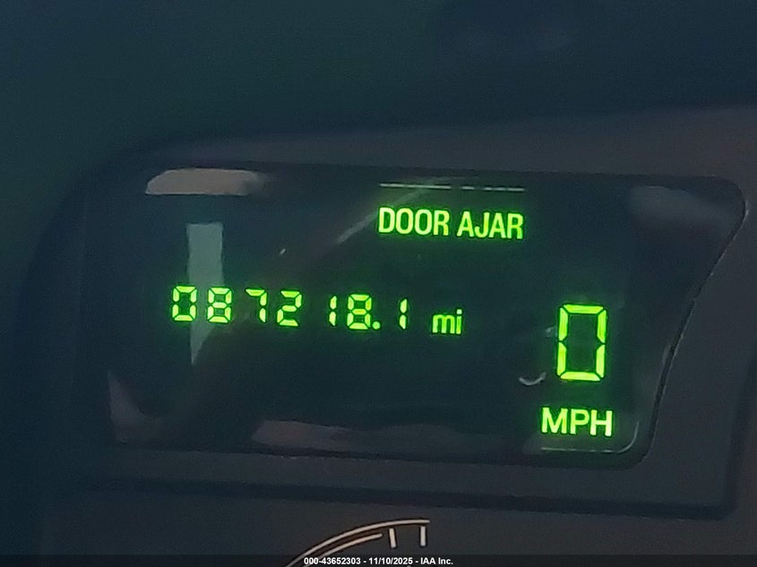 2003 Lincoln Town Car Signature VIN: 1LNHM82W13Y627430 Lot: 43652303