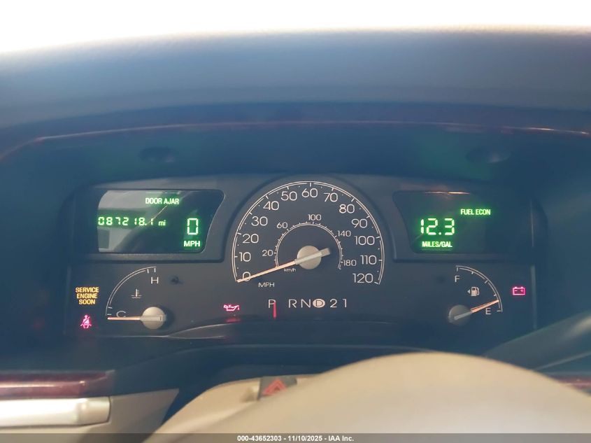 2003 Lincoln Town Car Signature VIN: 1LNHM82W13Y627430 Lot: 43652303