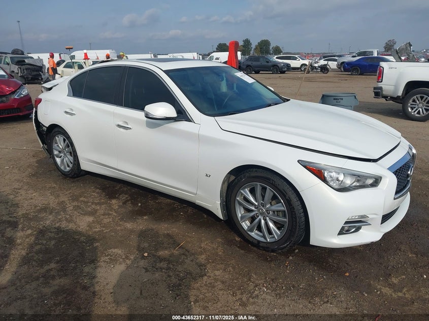 INFINITI Q50 PREMIUM