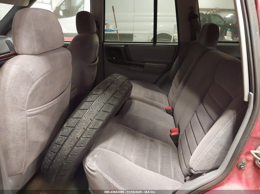 1996 Jeep Grand Cherokee Laredo VIN: 1J4GZ58S4TC395742 Lot: 43652386