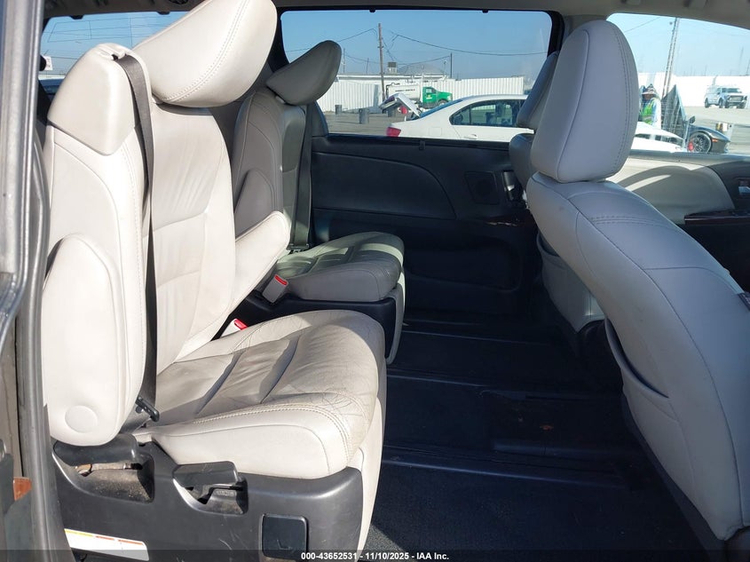 5TDYK3DC9FS662992 2015 TOYOTA SIENNA photo no. 8