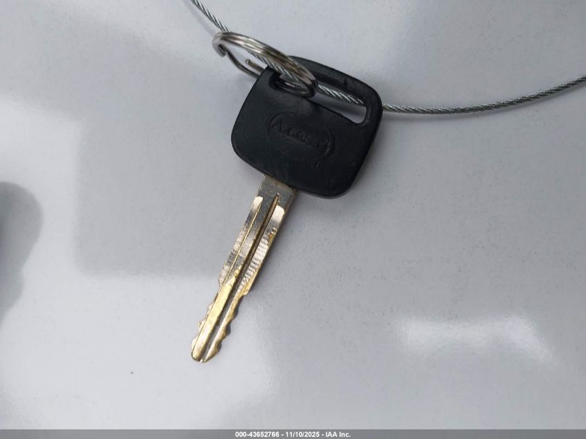 2000 Toyota Avalon Xl VIN: 4T1BF28B1YU054576 Lot: 43652766