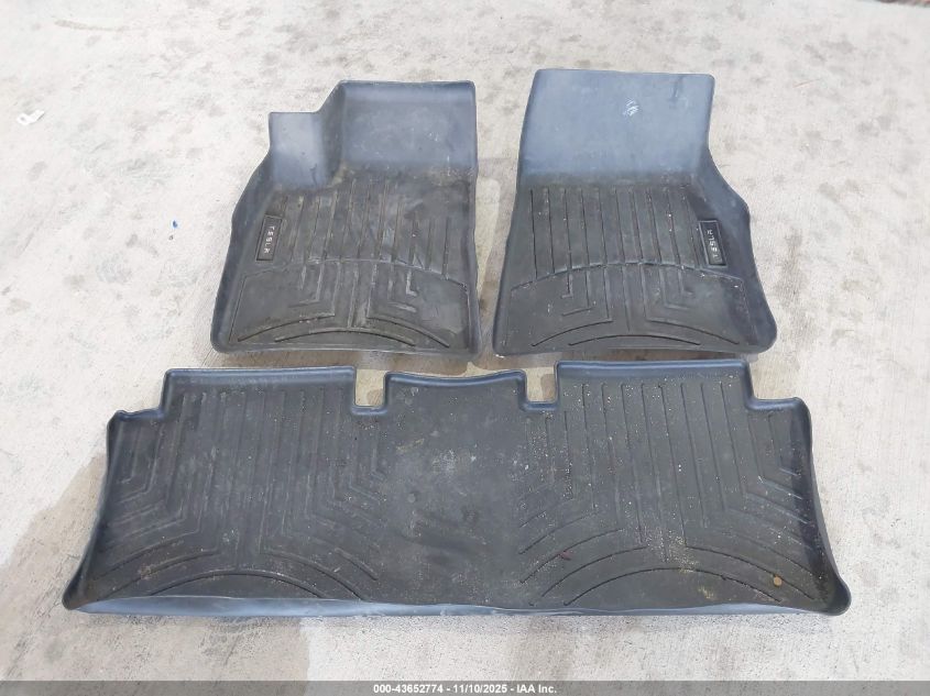 2021 Tesla Model S Long Range Dual Motor All-Wheel Drive/Long Range Plus Dual Motor All-Wheel Drive VIN: 5YJSA1E2XMF424122 Lot: 43652774