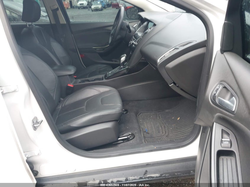 1FADP3N2XGL203372 2016 FORD FOCUS photo no. 5