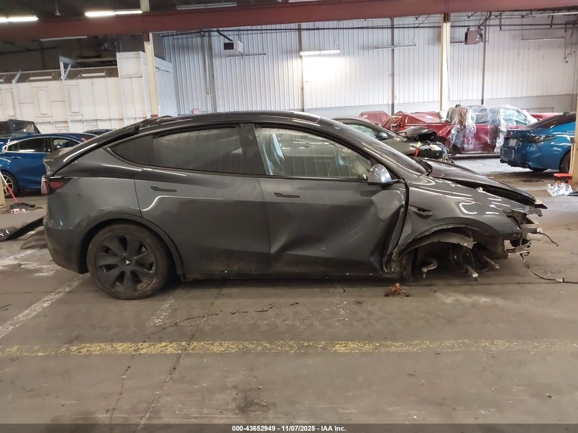 2023 Tesla Model Y Awd/Long Range Dual Motor All-Wheel Drive VIN: 7SAYGAEE6PF882606 Lot: 43652949