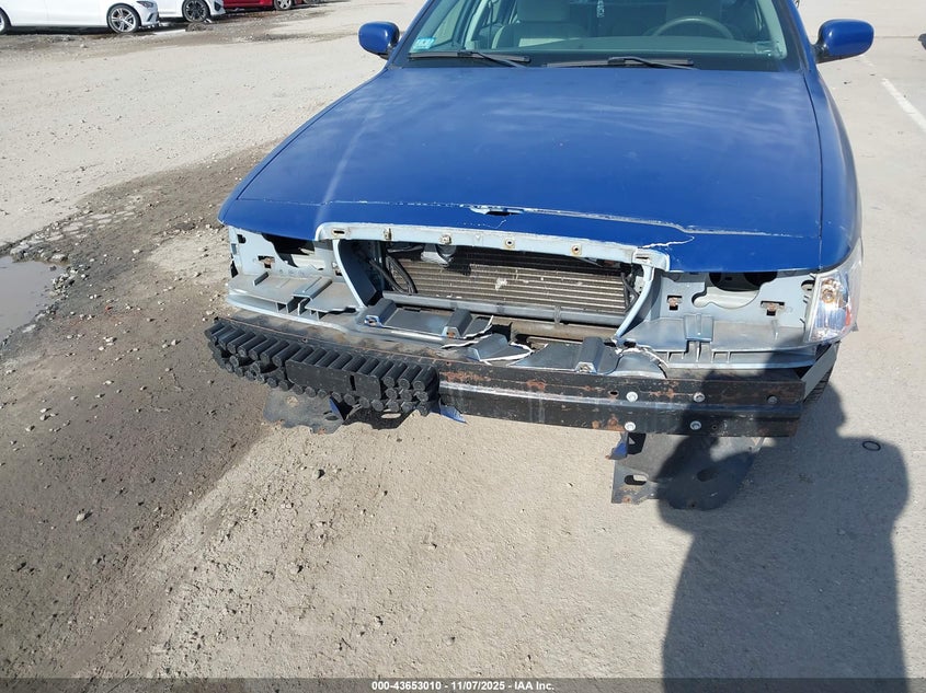 2005 Mercury Grand Marquis Gs VIN: 2MEFM74WX5X665582 Lot: 43653010