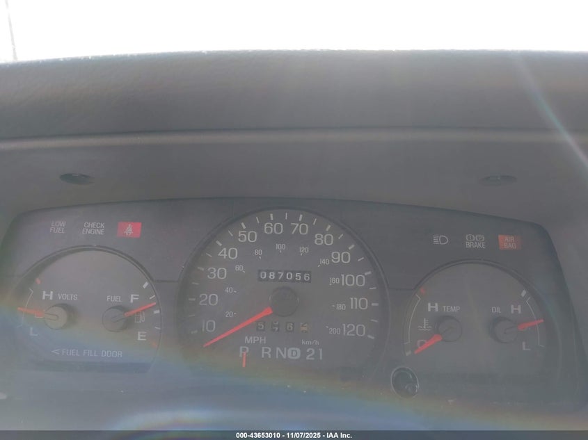 2005 Mercury Grand Marquis Gs VIN: 2MEFM74WX5X665582 Lot: 43653010