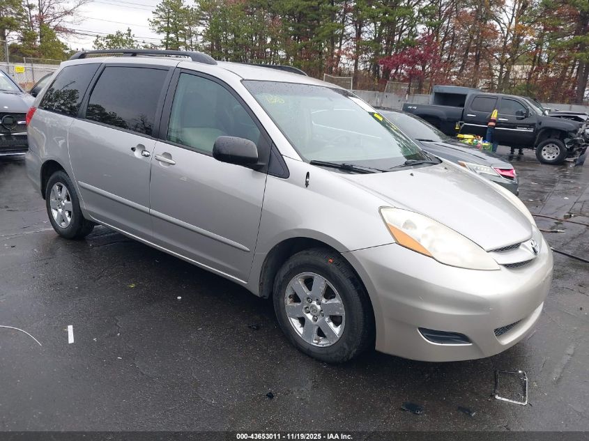 TOYOTA SIENNA LE