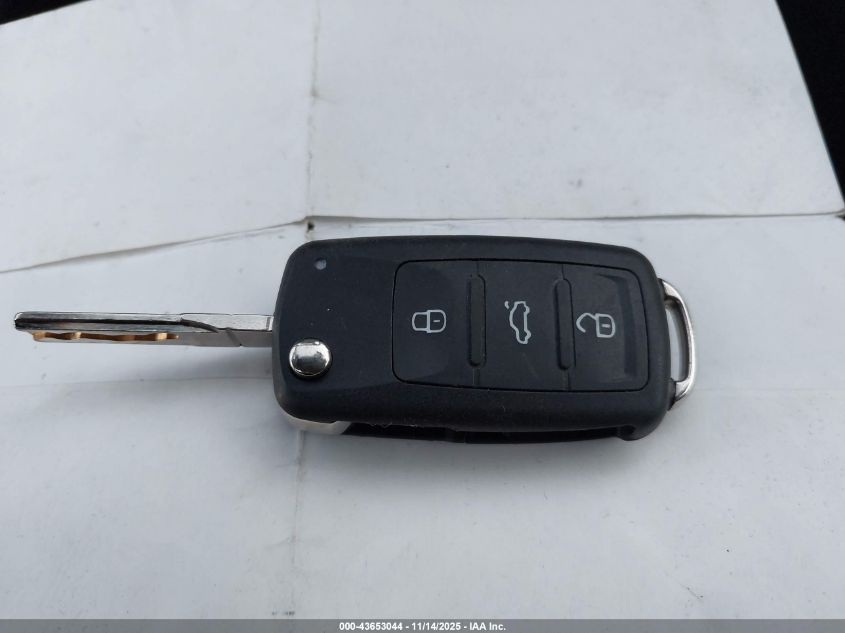 2011 Volkswagen Golf 2.5L 2-Door VIN: WVWBB7AJ1BW144613 Lot: 43653044