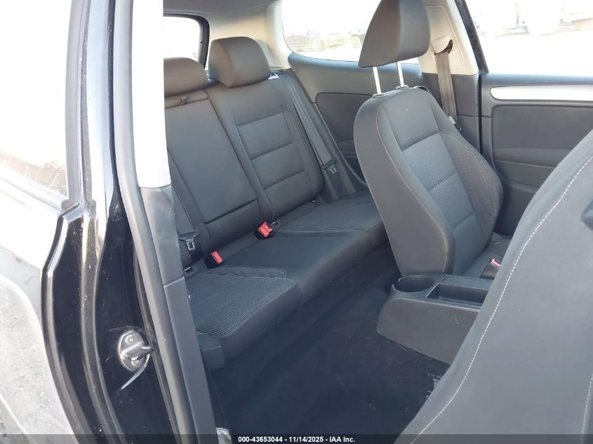 2011 Volkswagen Golf 2.5L 2-Door VIN: WVWBB7AJ1BW144613 Lot: 43653044