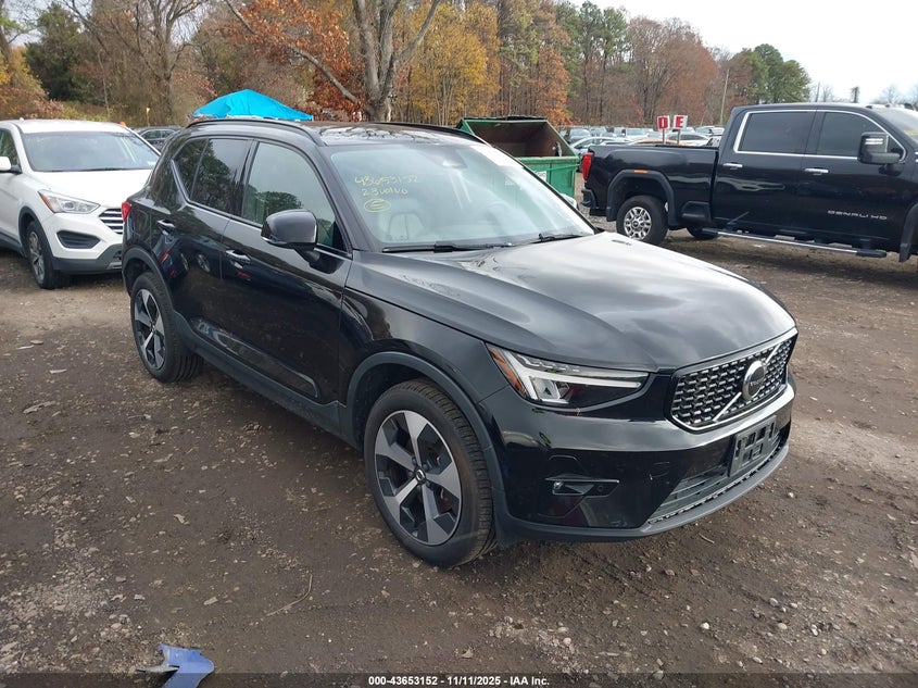 VOLVO XC40 B5 PLUS DARK THEME
