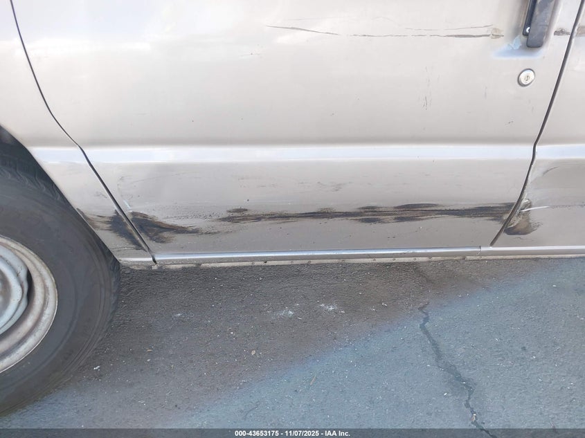 2003 Ford E-350 Super Duty Chateau/Xl/Xlt VIN: 1FBNE31L43HB40208 Lot: 43653175