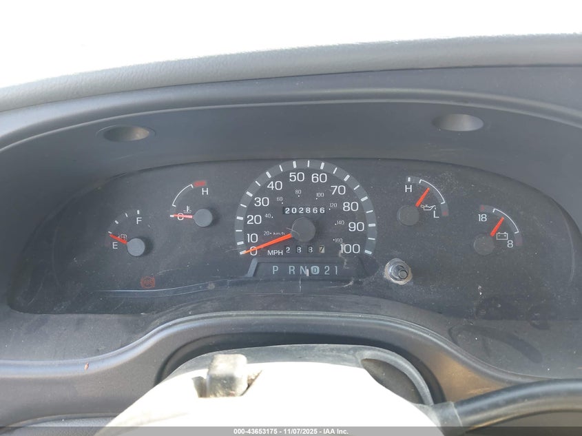 2003 Ford E-350 Super Duty Chateau/Xl/Xlt VIN: 1FBNE31L43HB40208 Lot: 43653175