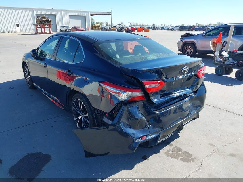 2018 TOYOTA CAMRY SE - 4T1B11HK3JU637018