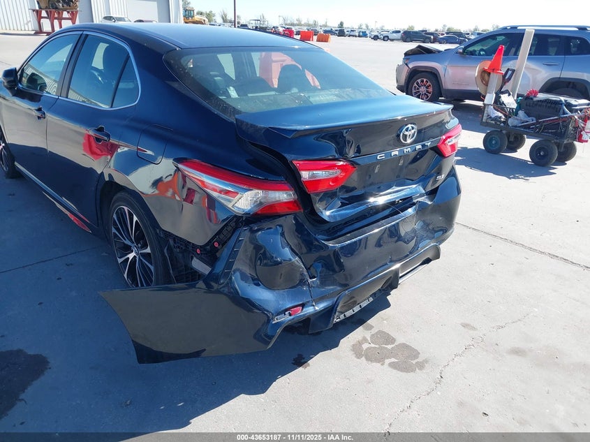 2018 TOYOTA CAMRY SE - 4T1B11HK3JU637018