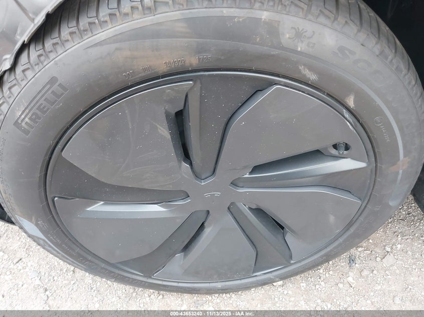 2026 Tesla Model Y Long Range Dual Motor All-Wheel Drive/Long Range Launch Series VIN: 7SAYGDEE5TA414553 Lot: 43653240