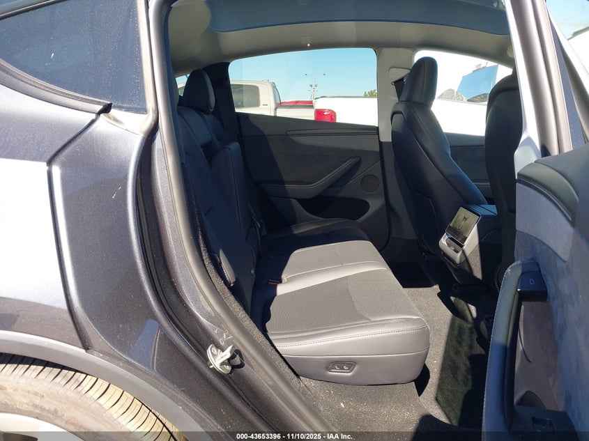 2026 Tesla Model Y Long Range Dual Motor All-Wheel Drive/Long Range Launch Series VIN: 7SAYGDEE2TA464732 Lot: 43653396