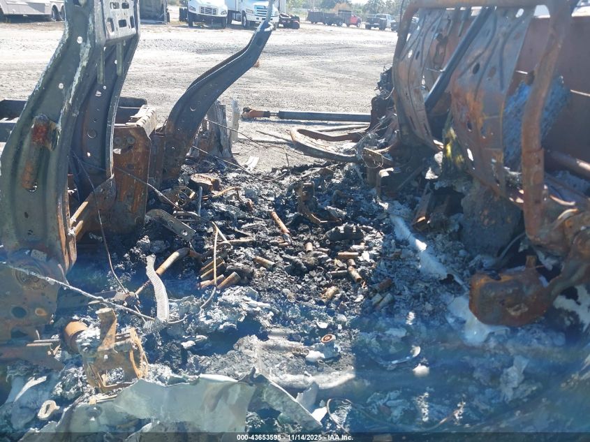 2017 Ford F-350 Chassis Xl VIN: 1FD8W3HT9HEE07682 Lot: 43653595