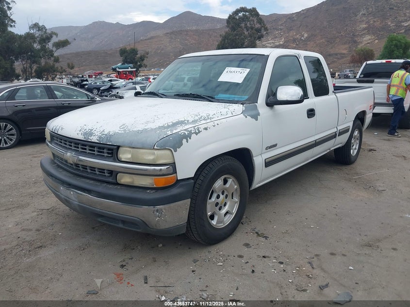 2GCEC19V811144080 2001 CHEVROLET SILVERADO photo no. 2