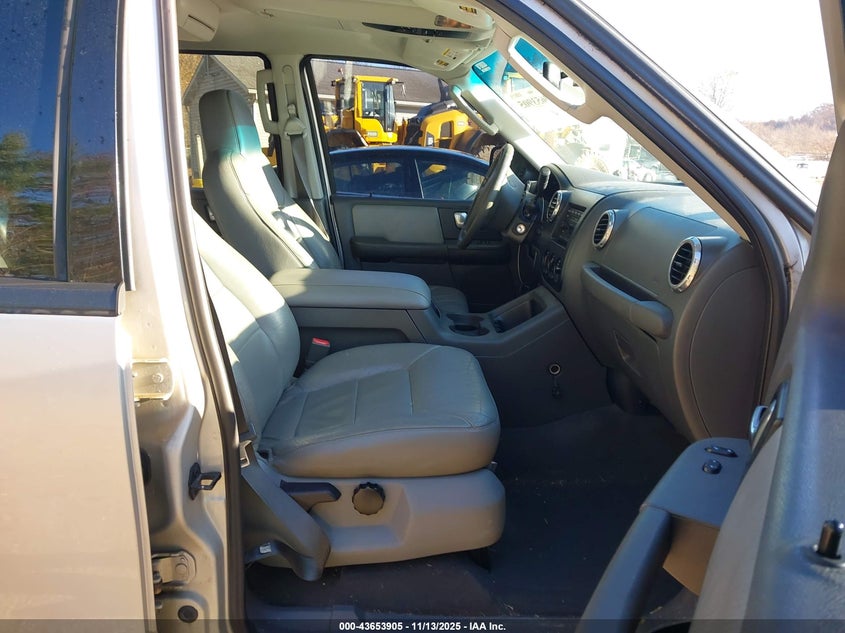 1FMPU18L81LA72728 2001 FORD EXPEDITION photo no. 5