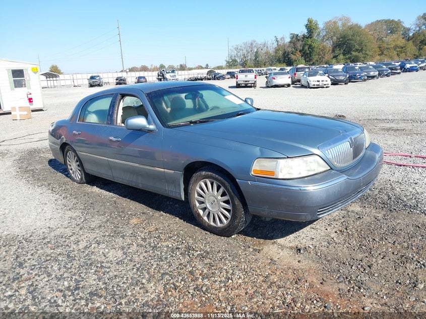 2004 Lincoln Town Car Signature