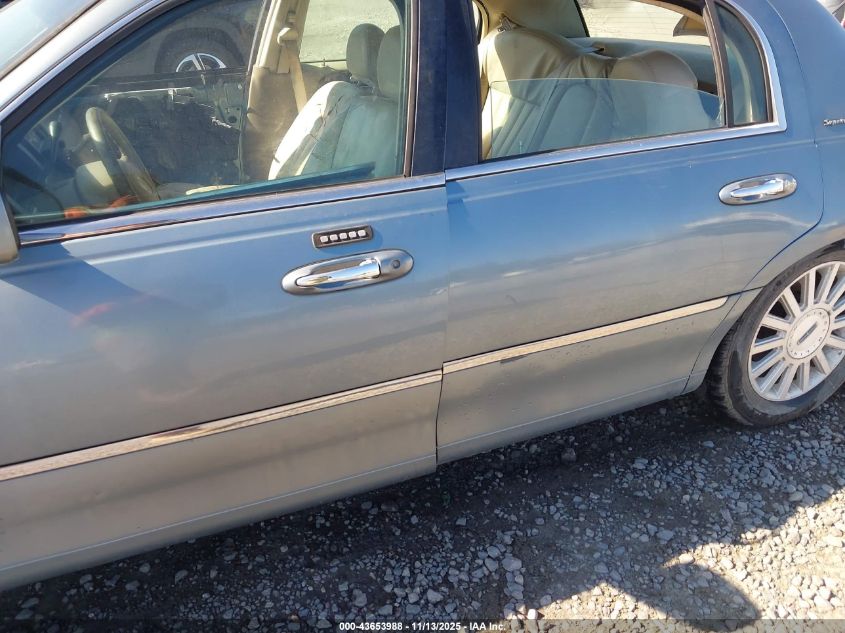 2004 Lincoln Town Car Signature VIN: 1LNHM81W34Y635306 Lot: 43653988