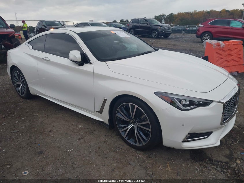 INFINITI Q60 LUXE