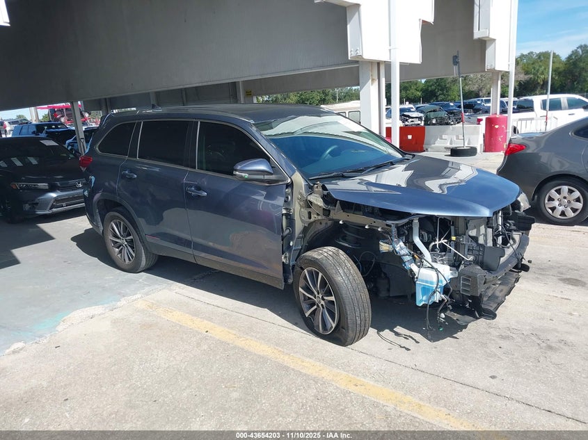 TOYOTA HIGHLANDER XLE