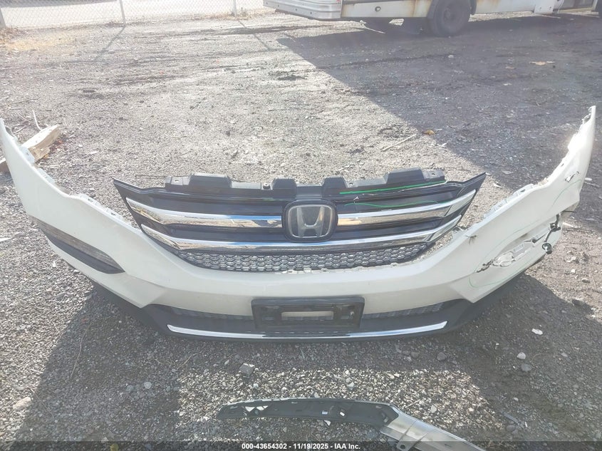 2017 Honda Pilot Touring VIN: 5FNYF6H95HB088046 Lot: 43654302