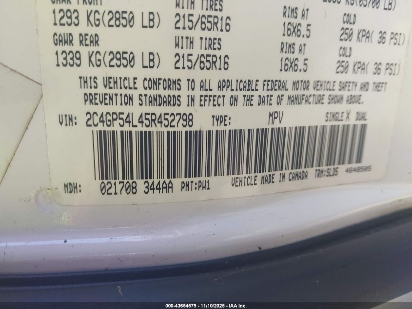 2005 Chrysler Town & Country Touring VIN: 2C4GP54L45R452798 Lot: 43654579