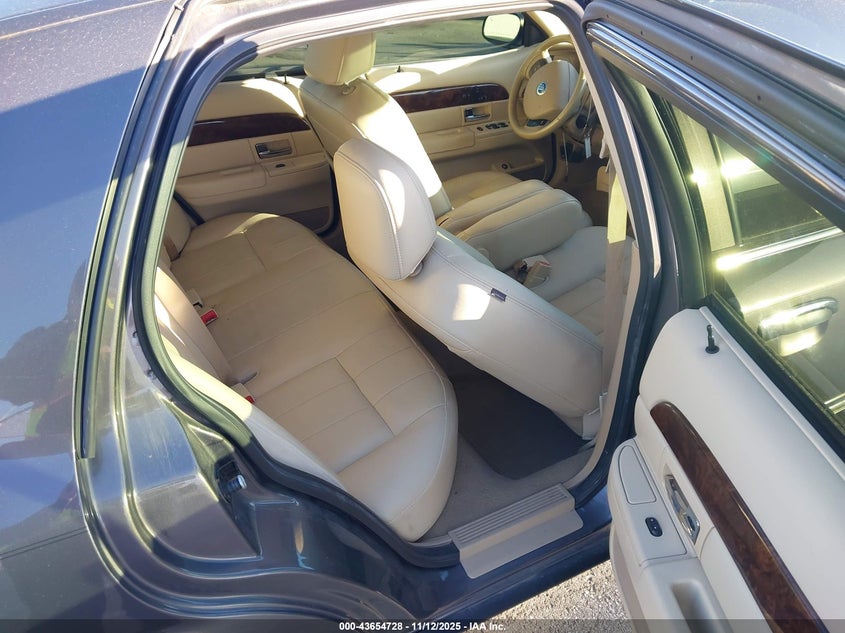 2007 Mercury Grand Marquis Ls VIN: 2MEHM75VX7X612852 Lot: 43654728