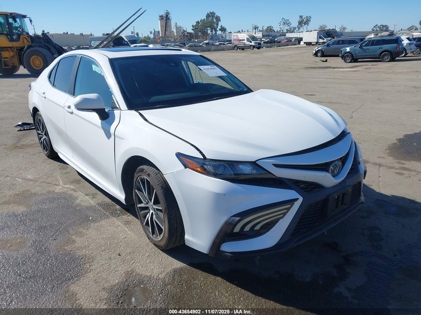 TOYOTA CAMRY HYBRID SE HYBRID