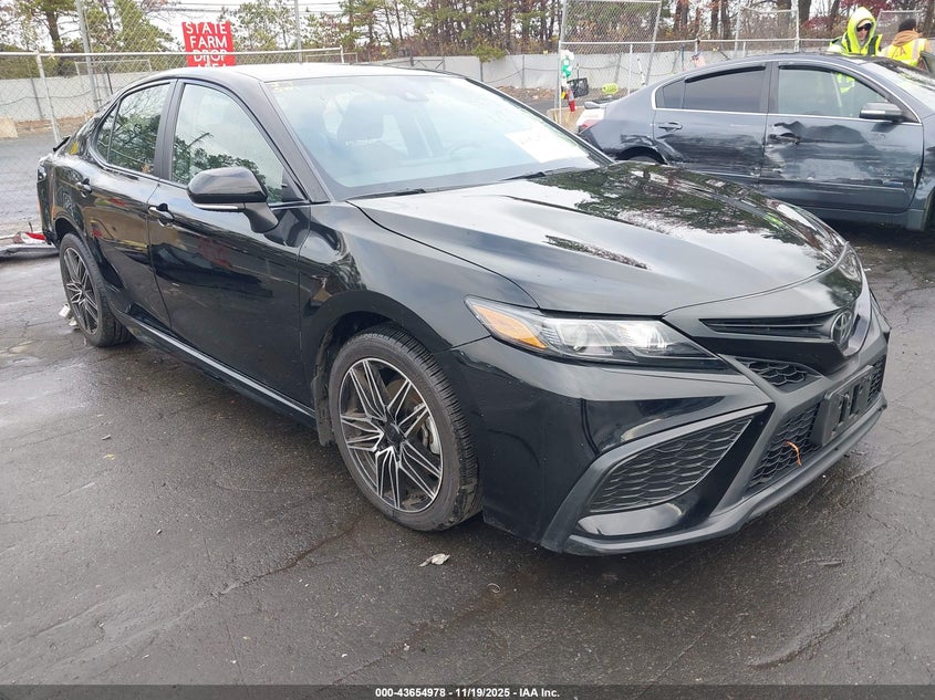 TOYOTA CAMRY SE NIGHTSHADE