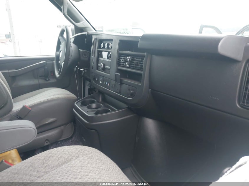 1GCWGAF74R1290573 2024 CHEVROLET EXPRESS photo no. 5
