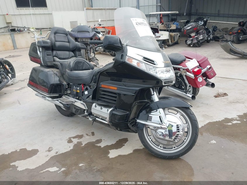 1HFSC2219WA000153 1998 Honda Gl1500 A auction photo 1