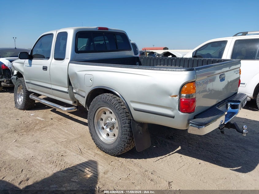 4TASM92N9YZ654847 2000 TOYOTA TACOMA photo no. 3