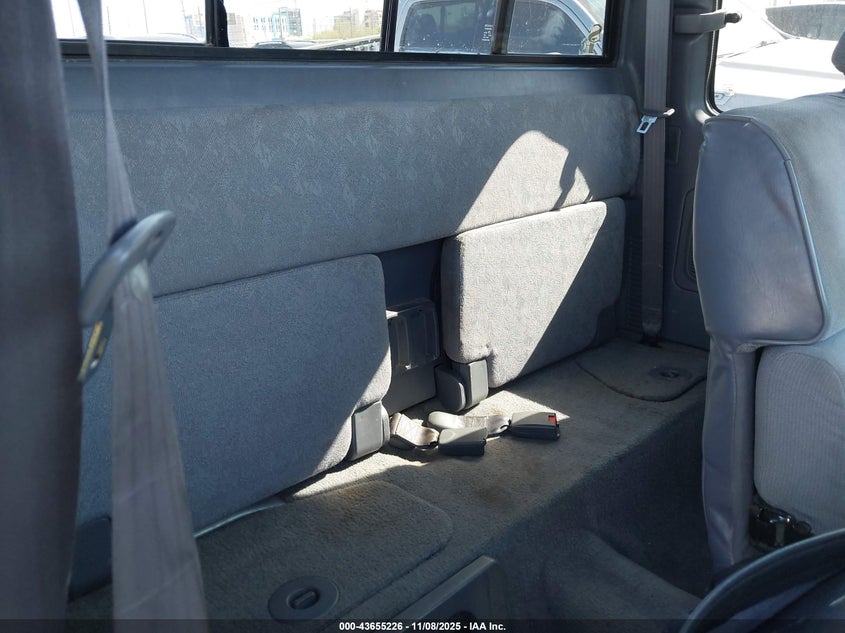 4TASM92N9YZ654847 2000 TOYOTA TACOMA photo no. 8