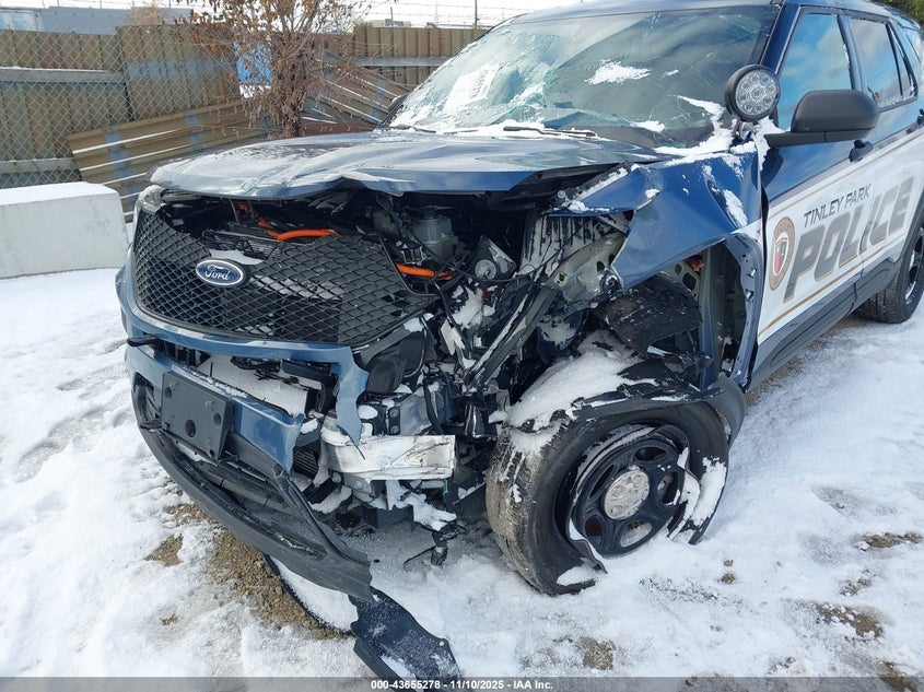 2021 FORD POLICE INTERCEPTOR UTILITY auction photo 6