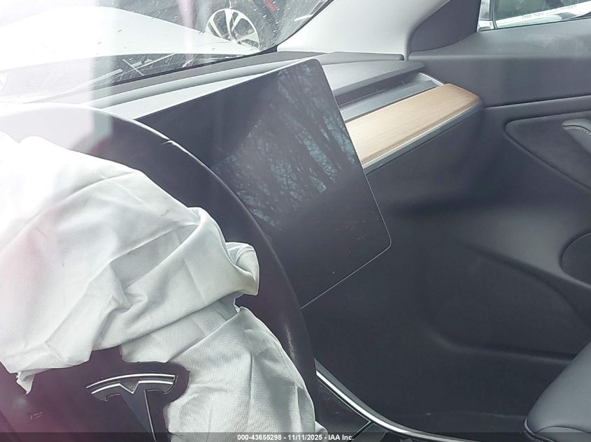 2018 Tesla Model 3 Long Range/Performance VIN: 5YJ3E1EB9JF103709 Lot: 43655298