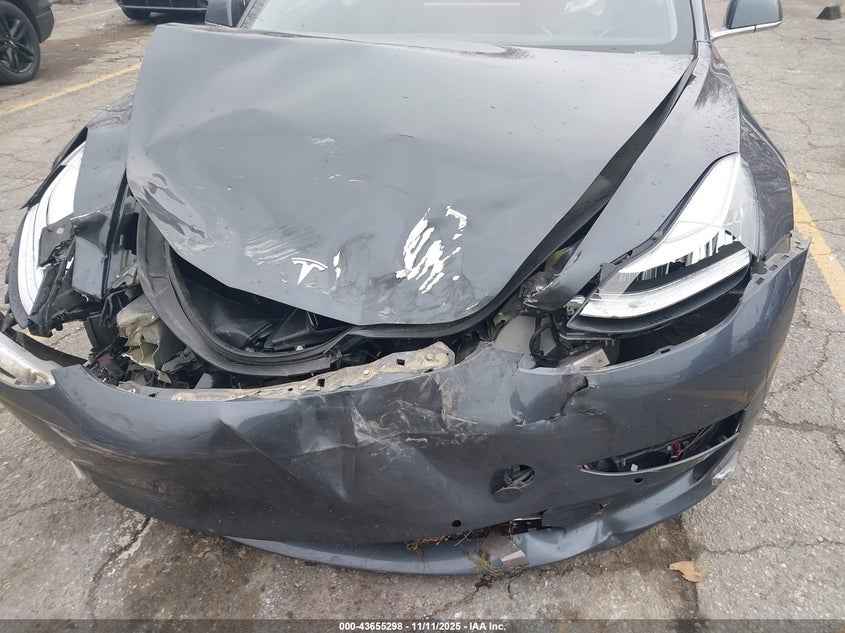 2018 Tesla Model 3 Long Range/Performance VIN: 5YJ3E1EB9JF103709 Lot: 43655298