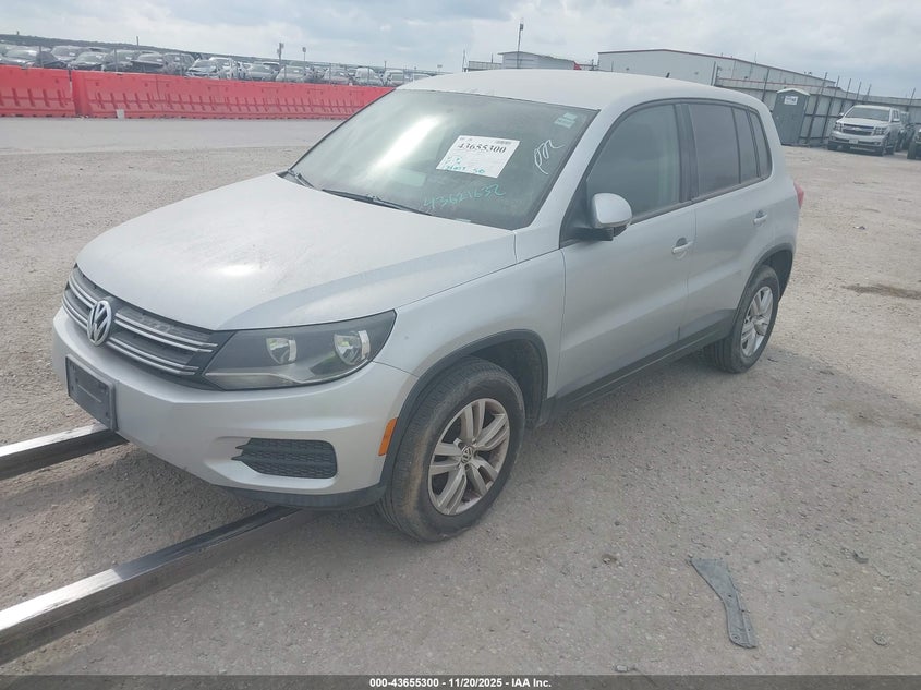 WVGAV7AX0CW524241 2012 VOLKSWAGEN TIGUAN photo no. 2