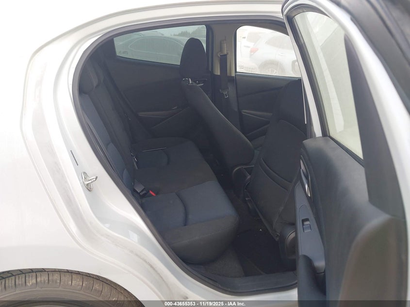 3MYDLBYV9KY504352 2019 TOYOTA YARIS photo no. 8
